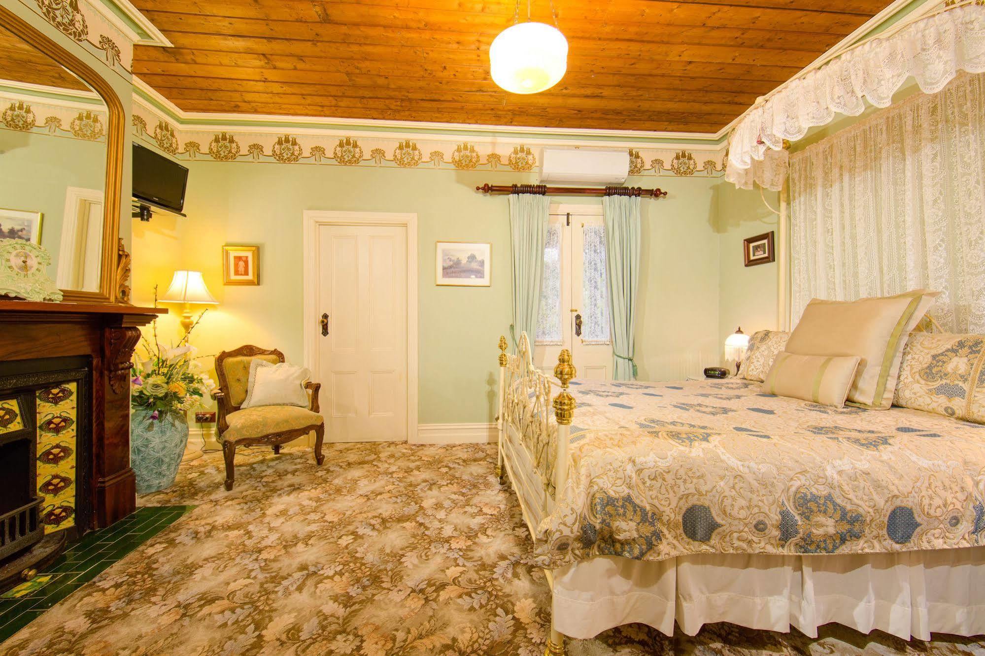 Barnsley House Bed And Breakfast Beechworth Exterior photo