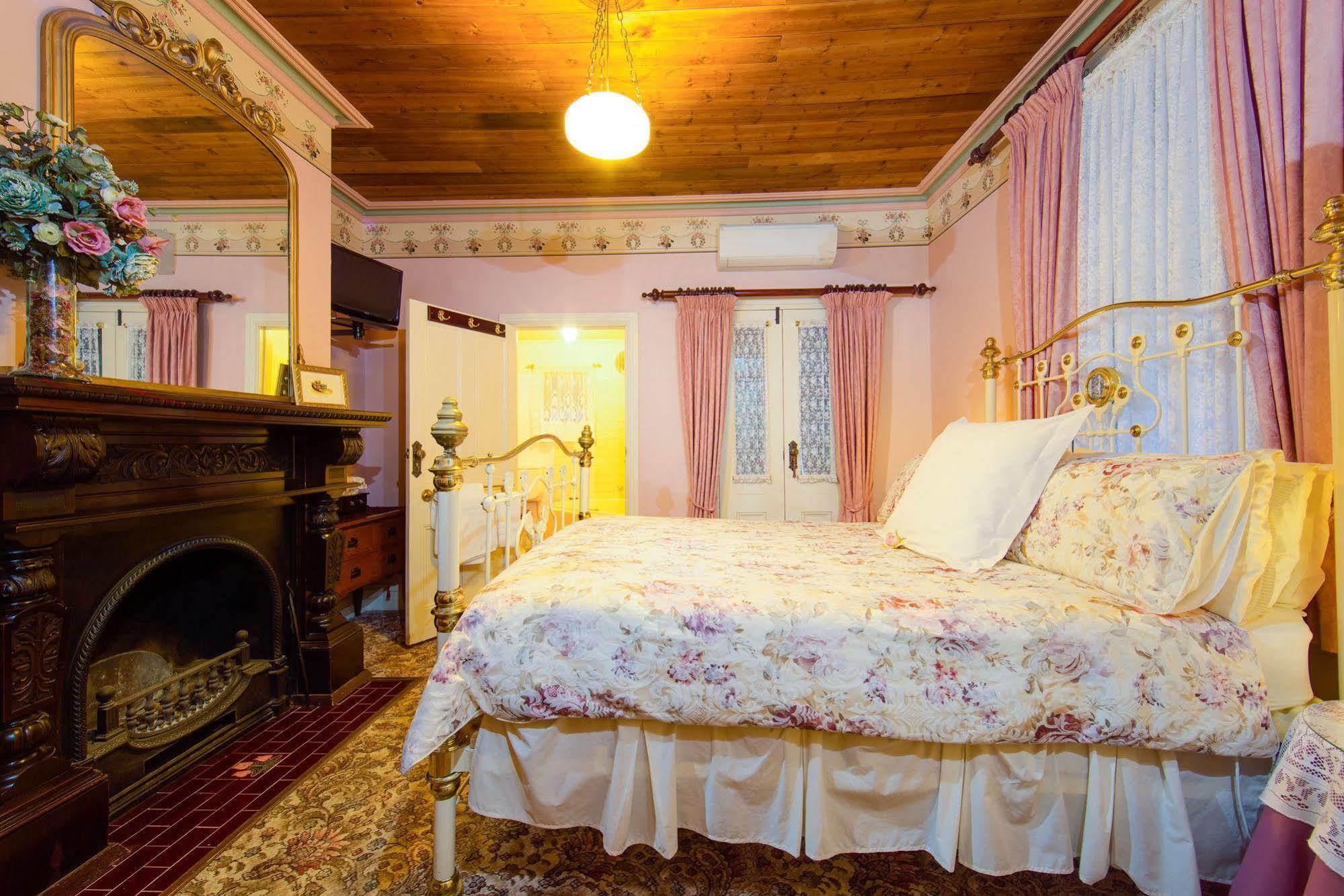 Barnsley House Bed And Breakfast Beechworth Exterior photo