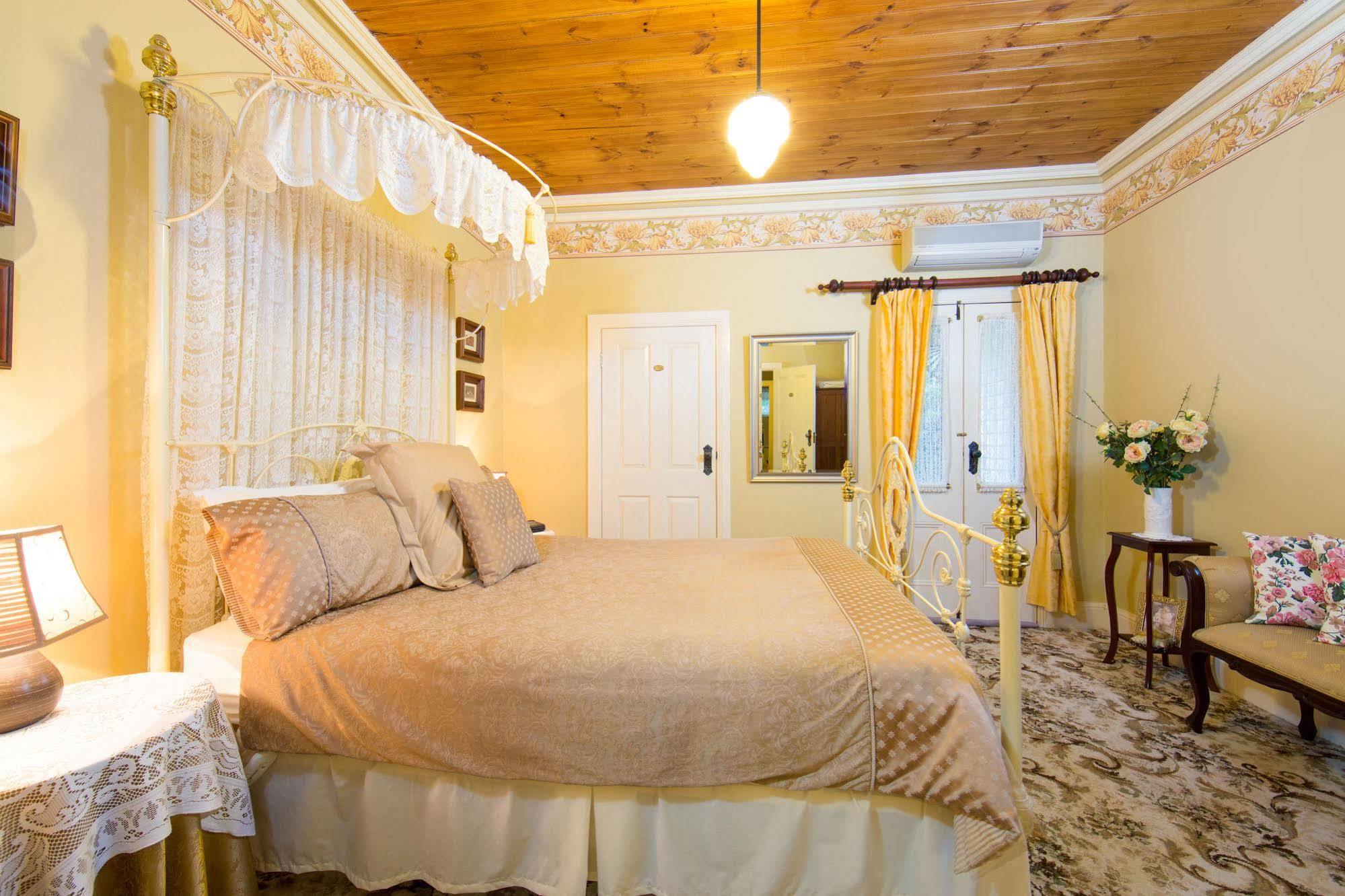 Barnsley House Bed And Breakfast Beechworth Exterior photo