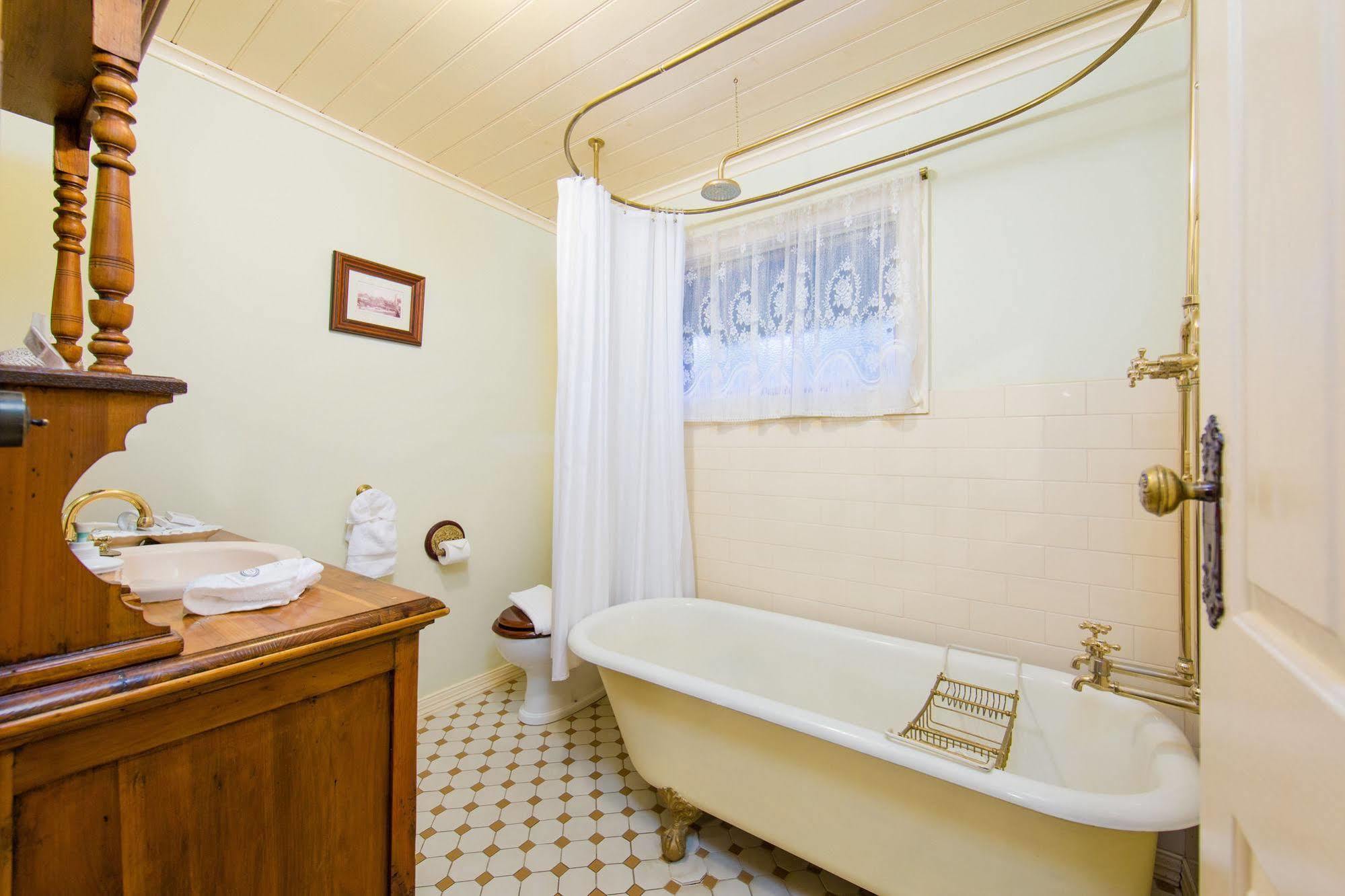 Barnsley House Bed And Breakfast Beechworth Exterior photo